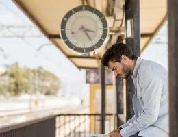 ساعت قطار شهری پرند