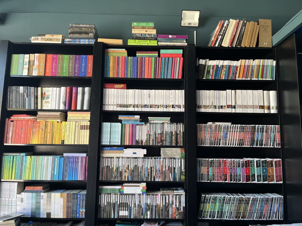 کتابفروشی نجواگر